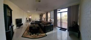 Tuggeranong Short Stay #11C - Sleeps 8