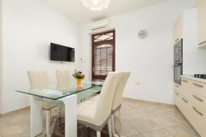 Valnea - apartment for five people in the center of Poreč