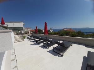 Stunning sea view apartment with infinity swimming pool a1