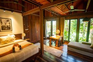 Khmer Oasis on the Lake