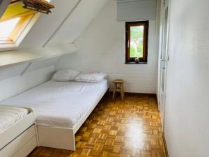 Pretty little house full of charm, located in a green and peaceful setting, very close to sea