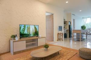 Over Easy Apartment