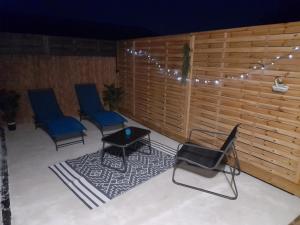 Appartements Studio tout confort + terrasse : photos des chambres