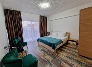 5 Bedrooms Luxury Apartment Villa - Bîrzeşti