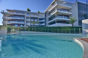 Luxury garden apartment 2BR in the best development of Cap dAntibes-Juan les Pins