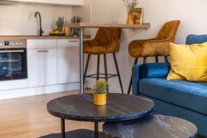 *NEU* 2 Zi, offene Küche, Balkon