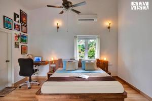 StayVista at Idyllic Farmhouse - A Glasshouse