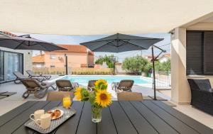 Villa Paloma with pool