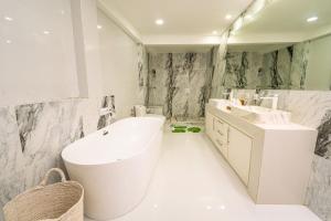 Spacious 3 BR Villa with private pool and Billiards