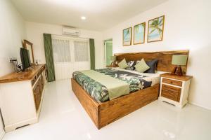 Spacious 3 BR Villa with private pool and Billiards