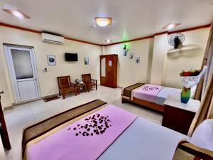 Phòng Gia đình nhìn ra Núi (Family Room with Mountain View)