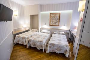 Triple Room room in Hotel Flora