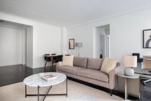 Midtown 2br w roofdeck wd nr Central Park NYC-1245