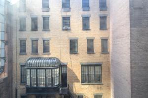 Midtown 2br w roofdeck wd nr Central Park NYC-1245