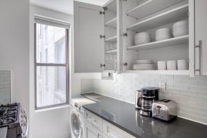 Midtown 2br w roofdeck wd nr Central Park NYC-1245