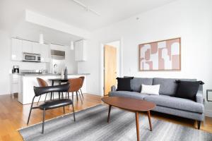 Hells Kitchen 2BR w Elevator nr Central Park NYC-523