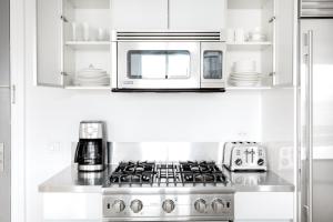 Hells Kitchen 2BR w Elevator nr Central Park NYC-523