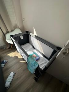 Roses apt - NEWLY REFURBISHED, South park, Free Parking, Mountain View, self check-in, close to metro, stores, family-friendly