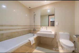 Spacious Apartment with City View in District 7