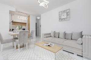 Praga Arte Apartments with Parking & Balcony by Renters