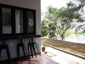 Aquanity Waterfront Lake KotaSAS - Tanjong Pasir