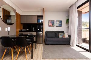 Aion Suites 205 – Lindo apartamento com Vista para o Mar, a 60m da Praia de Bombinhas, com Piscina e Academia no Rooftop.