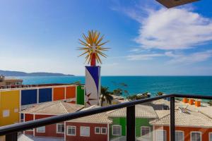 Aion Suites 302 – Lindo apartamento com Vista para o Mar, a 60m da Praia de Bombinhas, com Piscina e Academia no Rooftop.