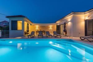 Villa Paloma with pool