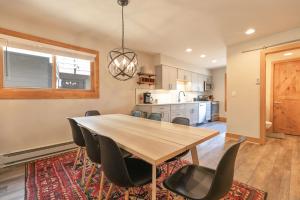 Sundowner II Treeline Condo: Ski-In, Walk To TownLift