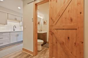 Sundowner II Treeline Condo: Ski-In, Walk To TownLift