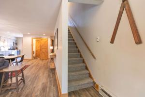 Sundowner II Treeline Condo: Ski-In, Walk To TownLift