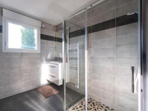 Appartements AZALEE - Parking gratuit - Terrasse couverte - Proche transport - Tout equipe : photos des chambres