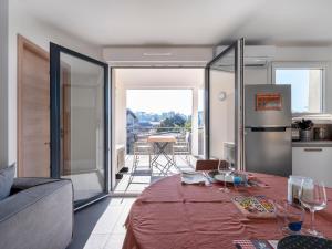 Appartements AZALEE - Parking gratuit - Terrasse couverte - Proche transport - Tout equipe : photos des chambres