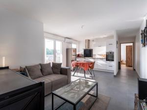 Appartements AZALEE - Parking gratuit - Terrasse couverte - Proche transport - Tout equipe : photos des chambres