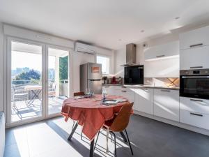 Appartements AZALEE - Parking gratuit - Terrasse couverte - Proche transport - Tout equipe : Appartement 1 Chambre