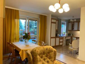 Apartament 2 sypialnie, 2 łazienki, taras, parking