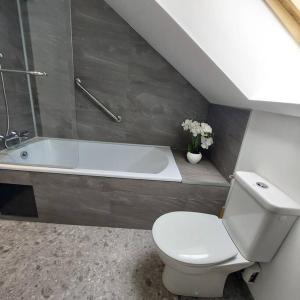 Maisons de vacances Gite le 19 - Maison 130m2 - Les Rosiers sur Loire - Chambres climatisees : photos des chambres