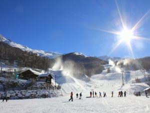 Studio avec balcon et parking proche des pistes - FR-1-322-282