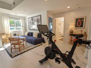 Artease 2 -Largest, stylish, Peloton bike, near Wynwood Walls & restaurants