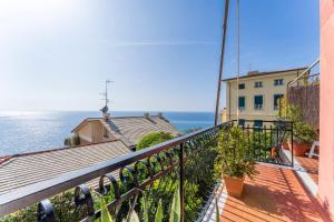 A due passi da Camogli Near to Camogli, apartment with terrace and seaside view