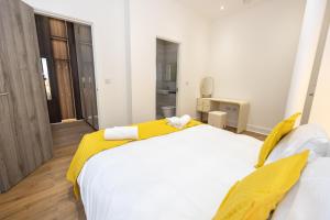 Superb 2BD apartment in China Town