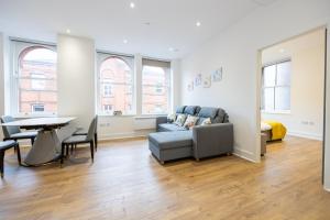 Superb 2BD apartment in China Town