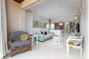 2 SUÍTES Vista MAR Praia do Recreio e Pedra do Pontal - Condomínio com Estacionamento e Portaria 24h - Cozinha Completa, Wi-Fi e Ar Condicionado