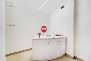 Hotel O Jayam Residency Tiruvottiyur Near Tiruvottriyur Theradi Metro Station