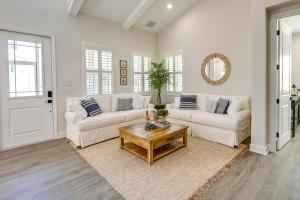 Naples Retreat with Community Perks 6 Mi to Beach!