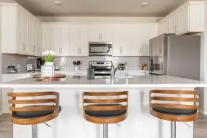 BAMC - RandolphAFB - Airport - All within 10 min - Schertz