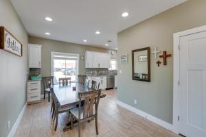 Bright, Modern Corpus Christi Condo 2 Mi to Beach