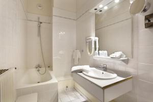 Hotels Hotel Les Tilleuls, Bourges : photos des chambres