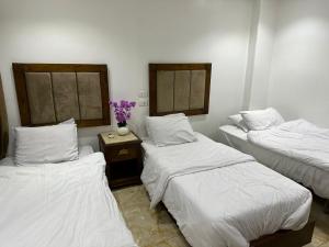 Full Pyramids View Apartment with Balcony For 8 P