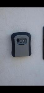 ستوديو بفناء خارجي ومدخل سيارة خاصين